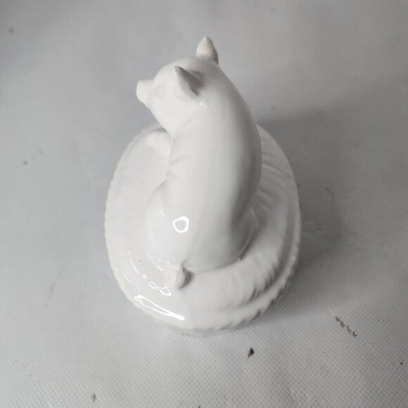 Vintage White Porcelain Covered Pig Trinket Box Farmhouse Country Decor - Picture 3 of 10